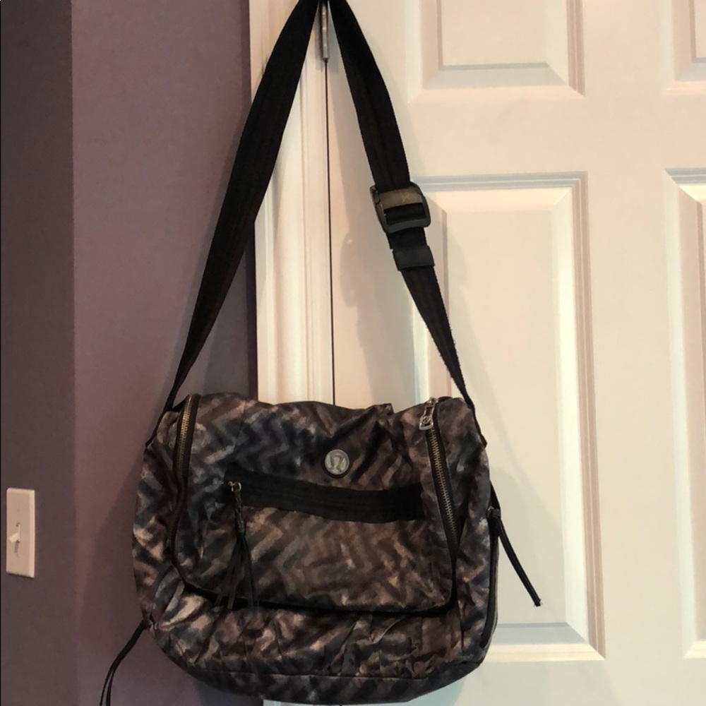 Lululemon messenger bag